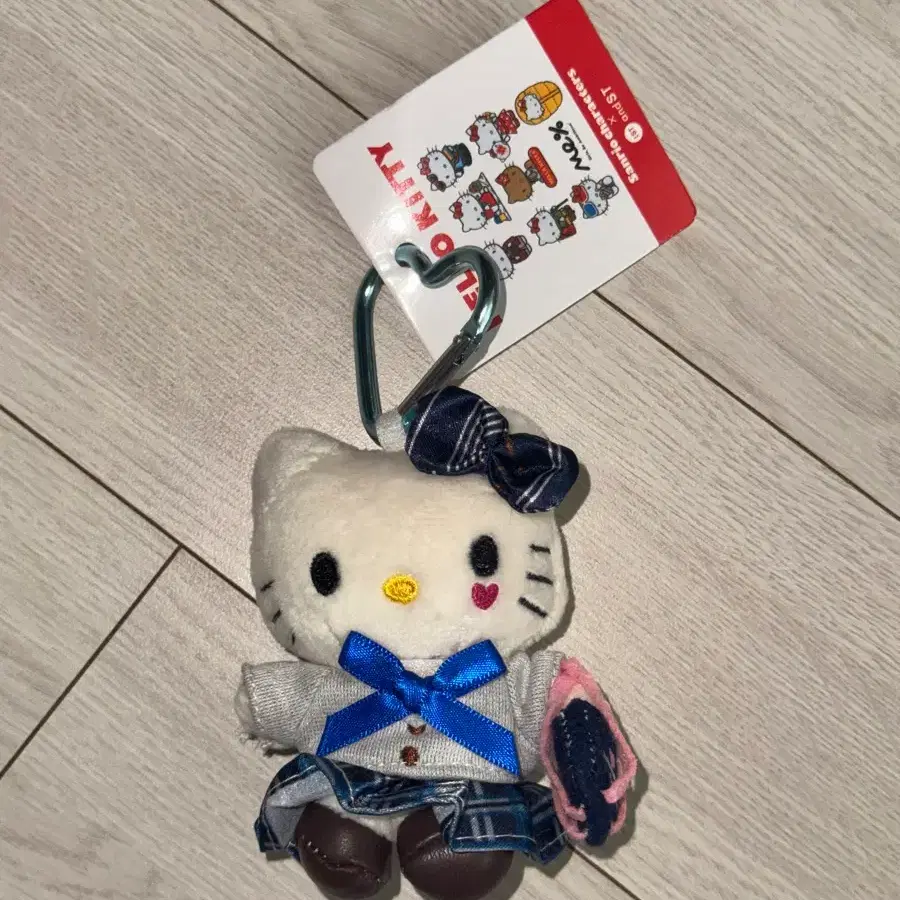 산리오 헬로키티 갸루 교복  인형 키링