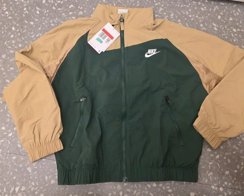(새상품) 나이키 키즈 그린/베이지 바람막이 75(L) 150사이즈