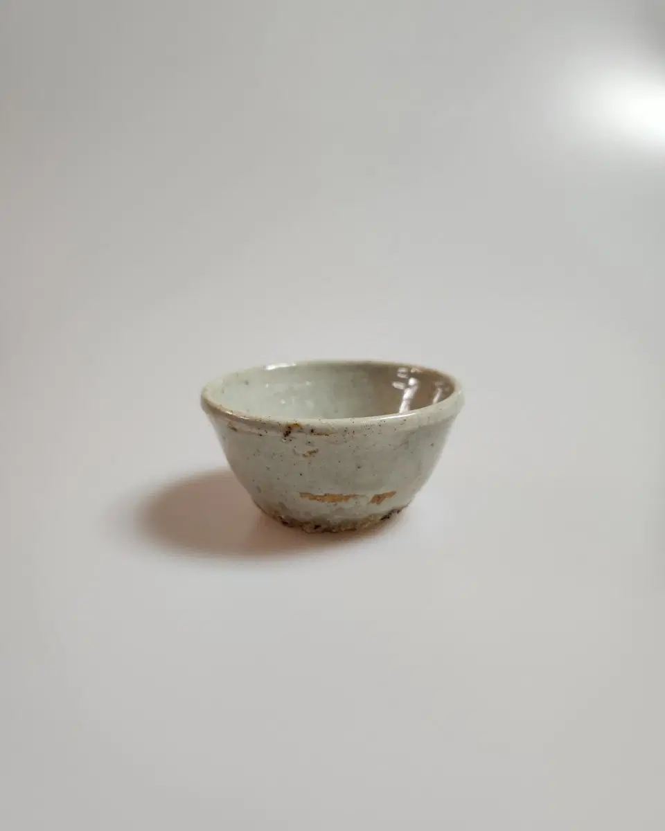 골동품 조선시대 후기에 제작된 조선백자 찻잔