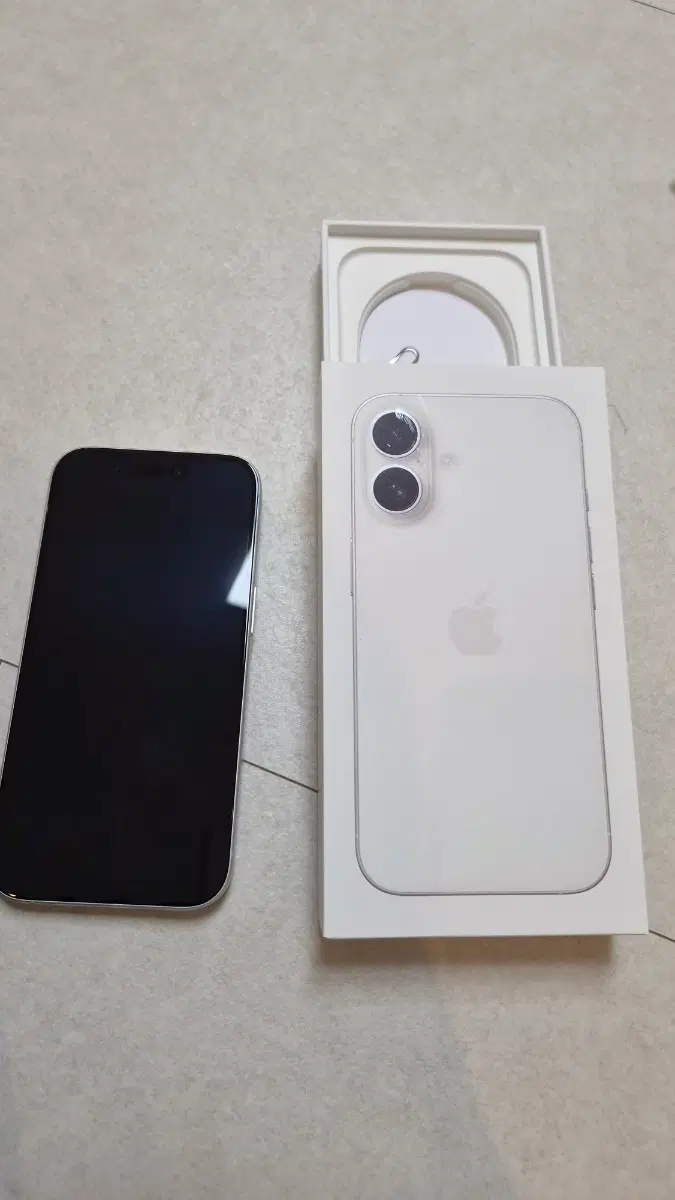 아이폰16 화이트 128GB s급