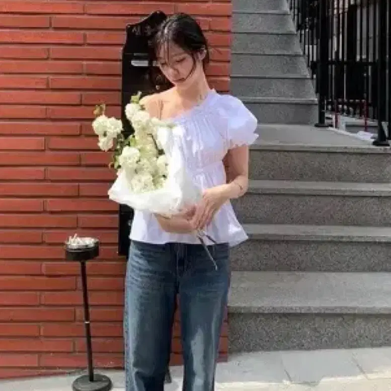 Lea 르에 오프숄더 블라우스