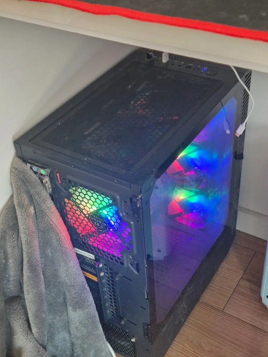 컴퓨터 본체 RGB 팬 포함