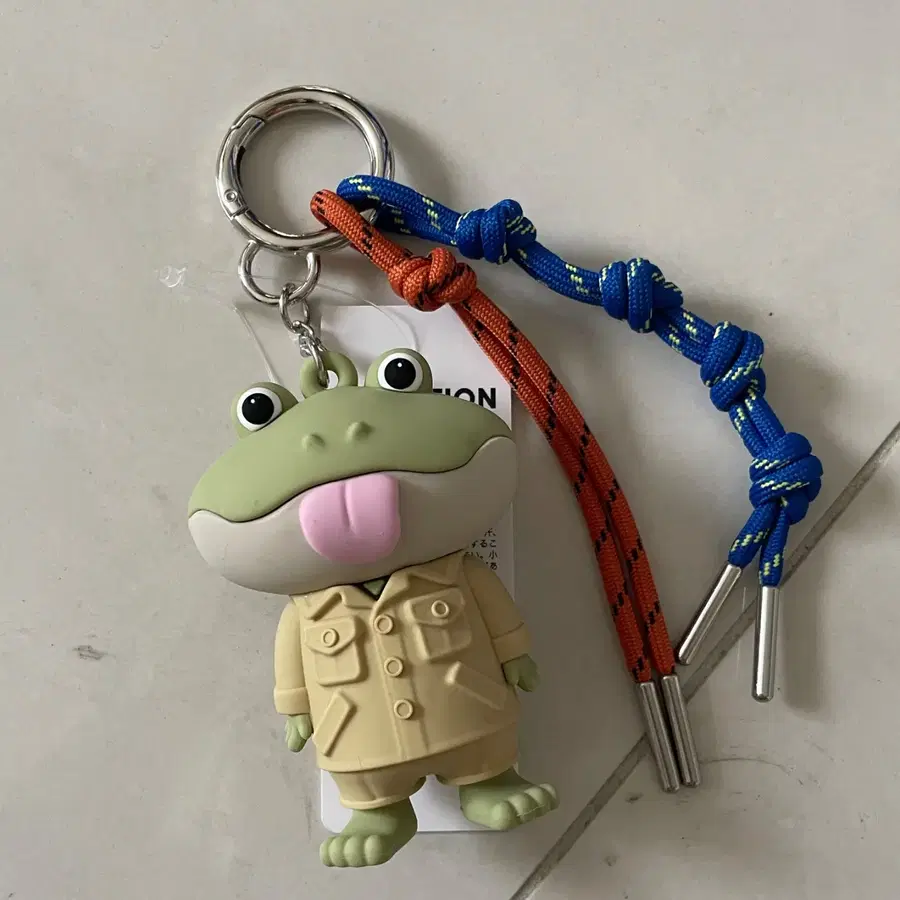 GU 지유 frog keychain