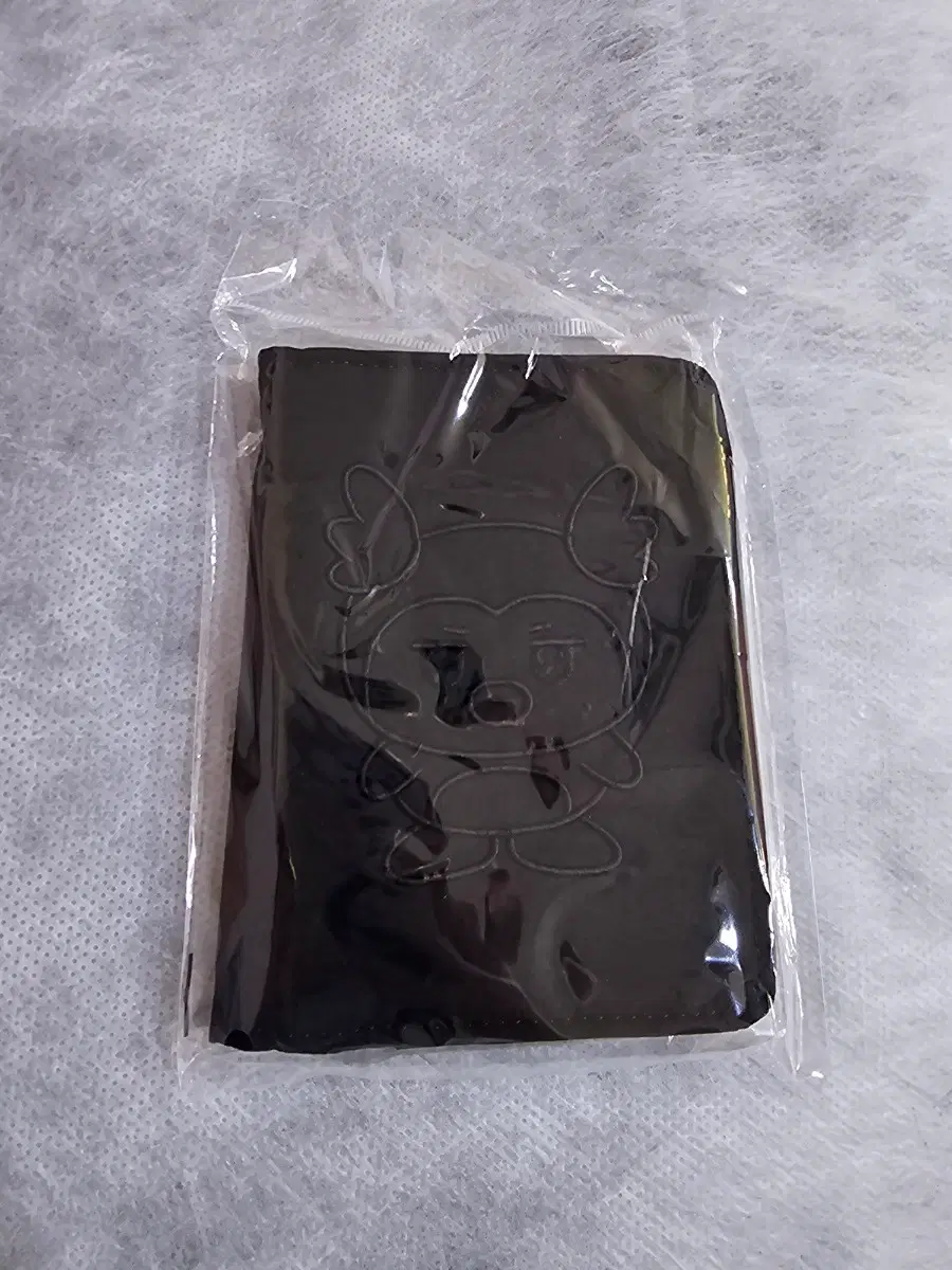 ATEEZ MIGHTEEZ ROCK THE STAGE PASSPORT CASE-민기