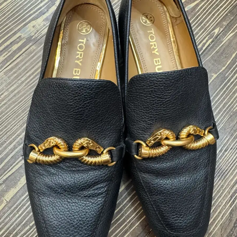 토리버치(Tory Burch) 제사 로퍼 블랙 금장 7M