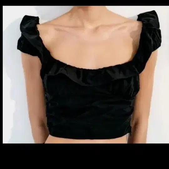 ZARA 러플 스퀘어넥 크롭 탑 블랙