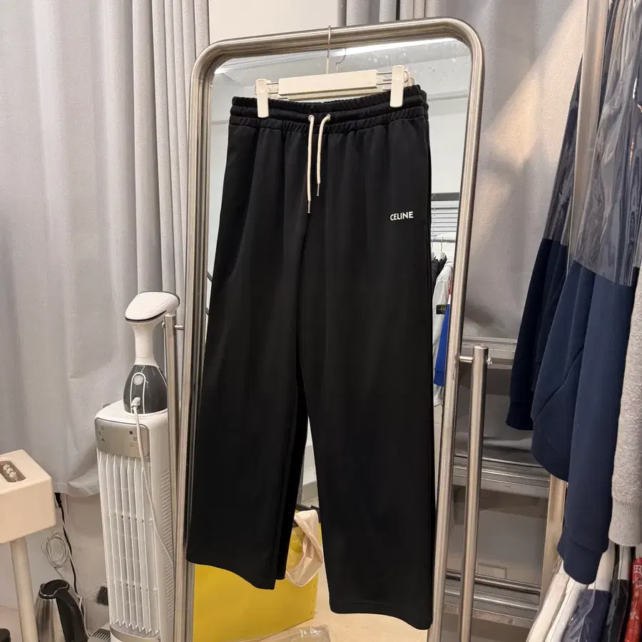셀린느 로고 트레이닝 팬츠 블랙 M