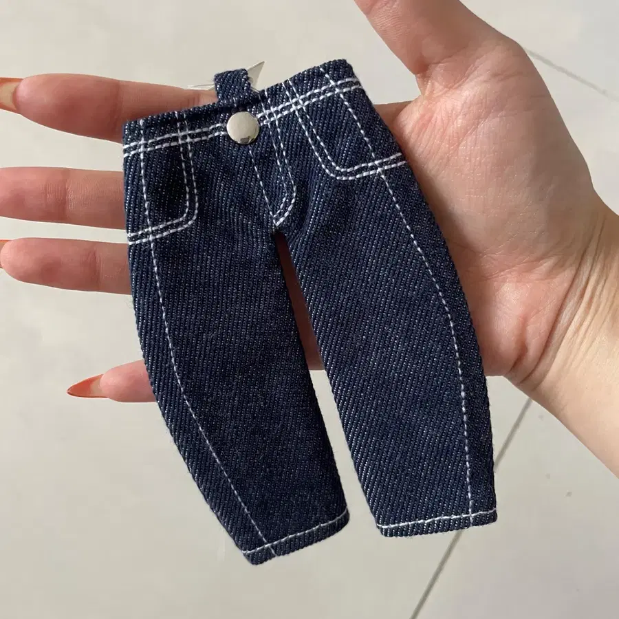 GU 지유 berrel leg jeans keychain