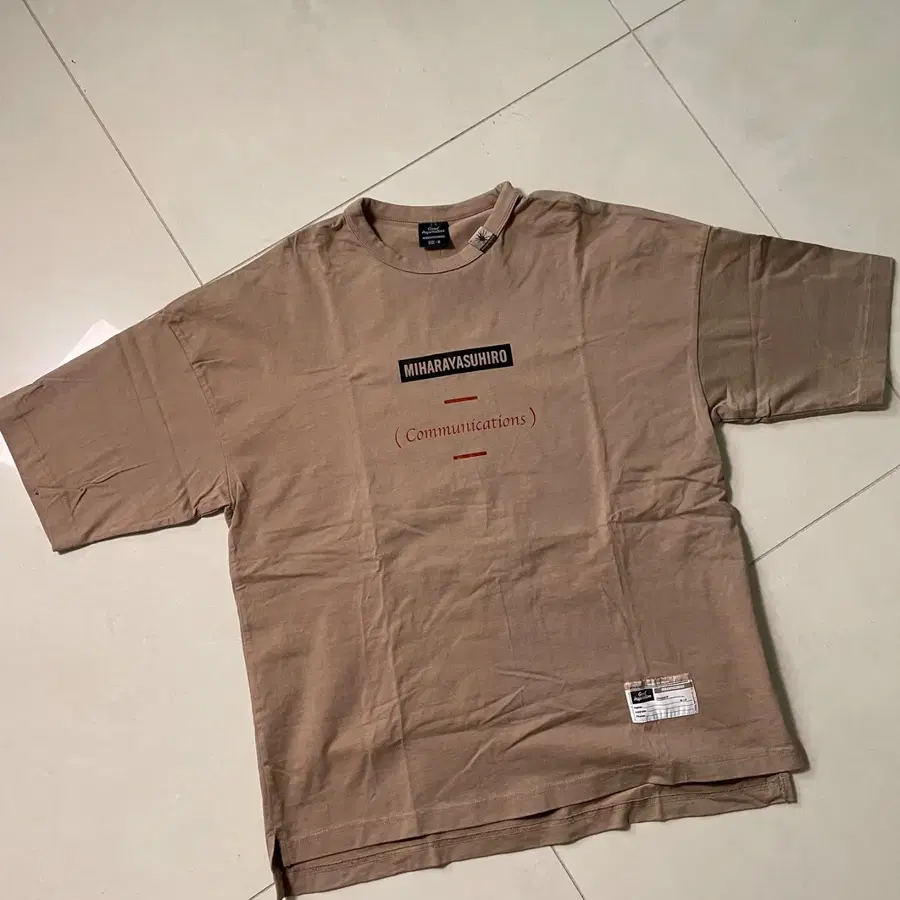 GU 지유 logo print tee
