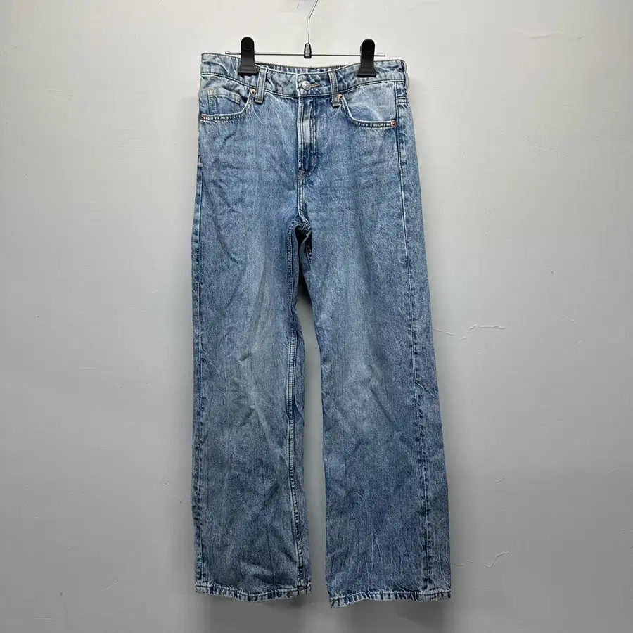 H&M 에이치엔엠 디바이디드 와이드 데님 Y2K 라이트블루 여성 EUR34 25-26