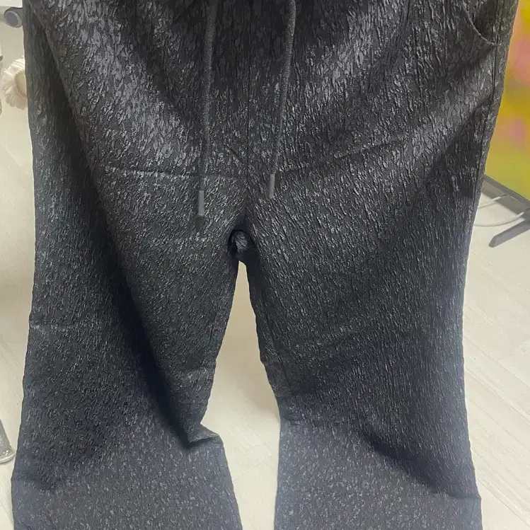 써스데이아일랜드 블랙슬랙스