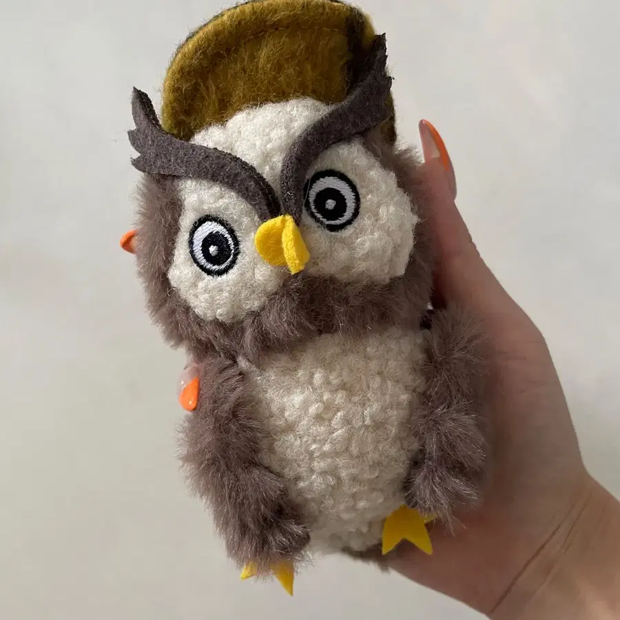 GU 지유 owl keychain
