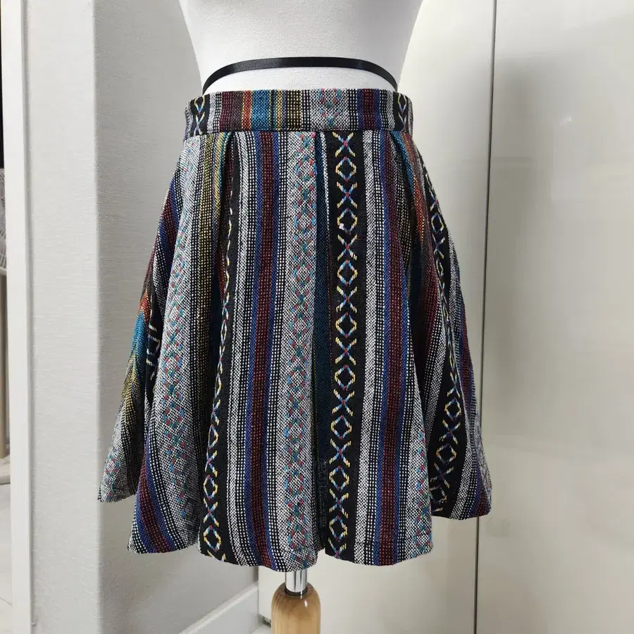 (새상품)도톰한 패턴 스커트 치마