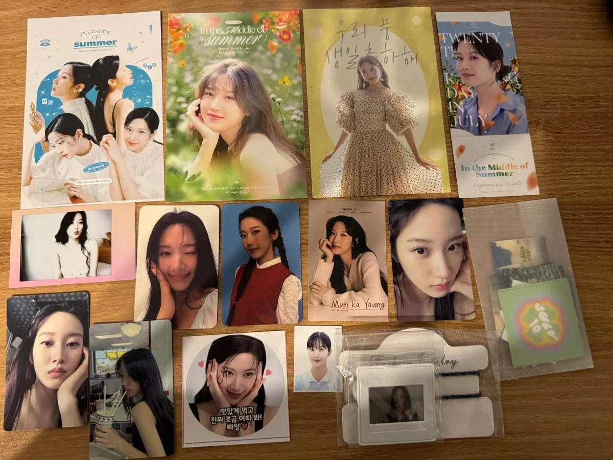 문가영 배우 굿즈 + 파타 친필 사인본 + 한정판 포스터