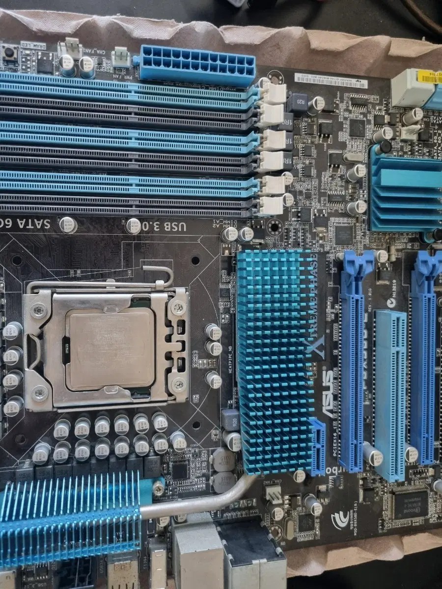 ASUS 메인보드 X79 칩셋 CPU 소켓 LGA2011 i7-950