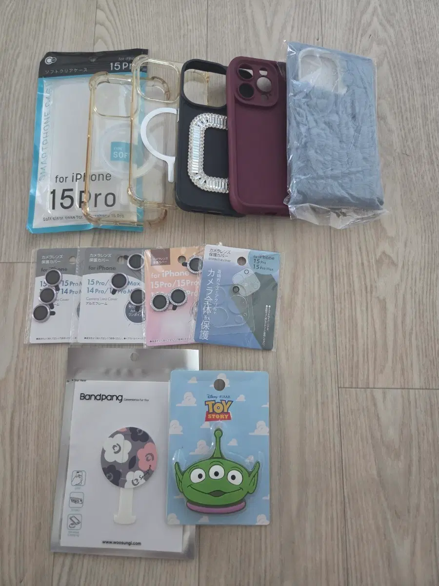 아이폰 15 Pro 다양한 케이스와 카메라 렌즈 보호 커버 세트