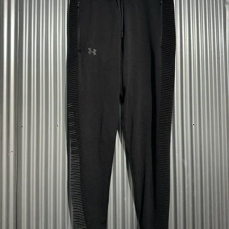[L] 언더아머 UNDER ARMOUR 립 패널 조거 트레이닝 팬츠