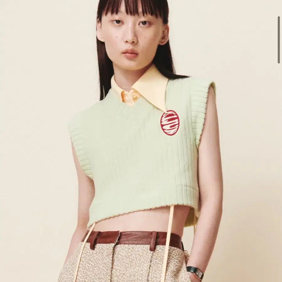 kijun 기준 Crop Knit Vest pale green