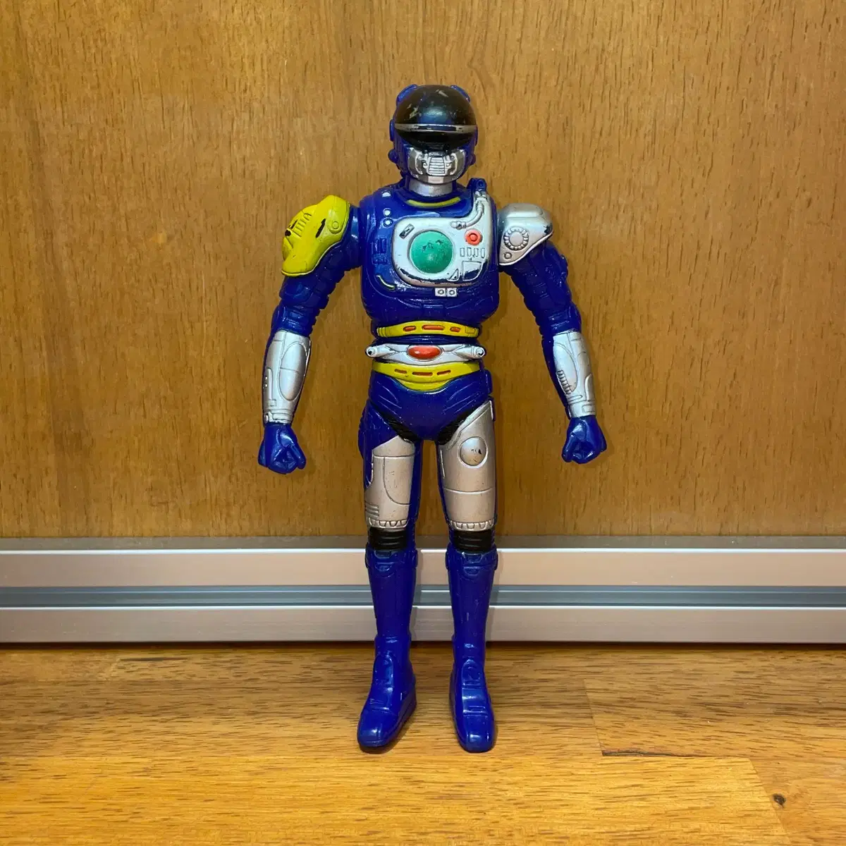 BANDAI ULTRAMAN FIGURE (SOLBRAVER)