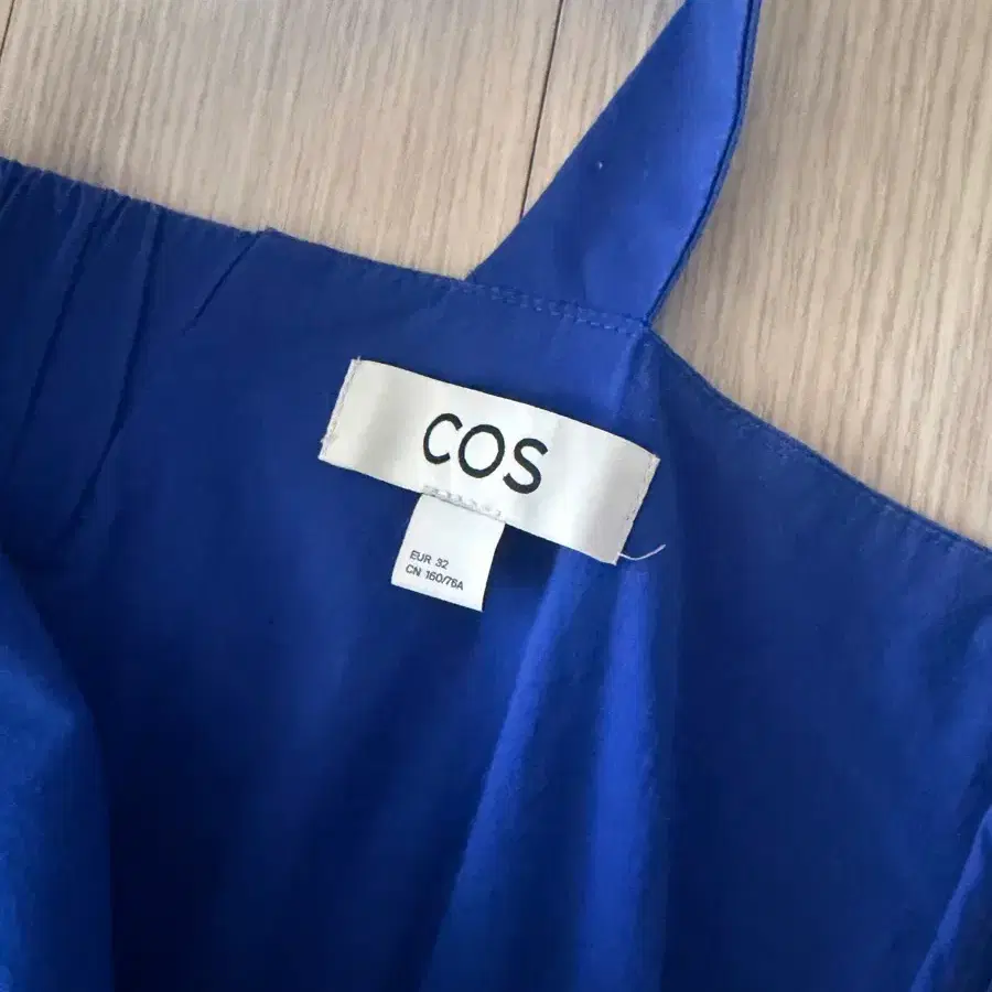 COS 점프수트 휴양지룩