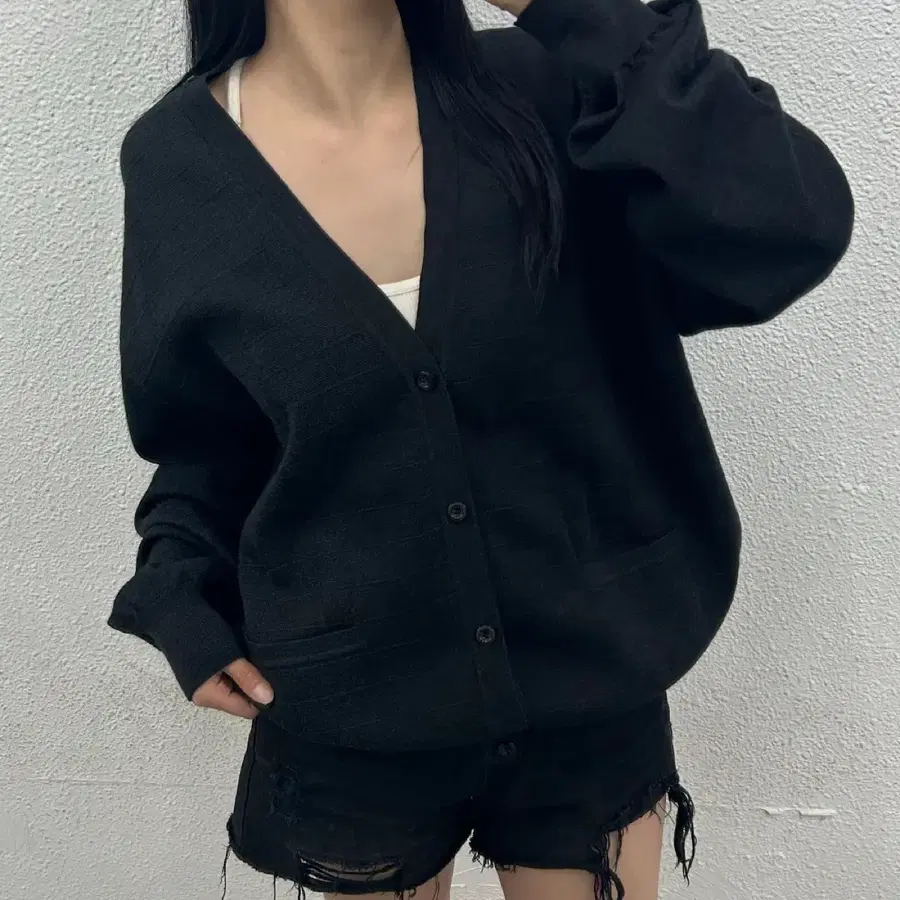 입생로랑 블랙로고 블랙 가디건 105