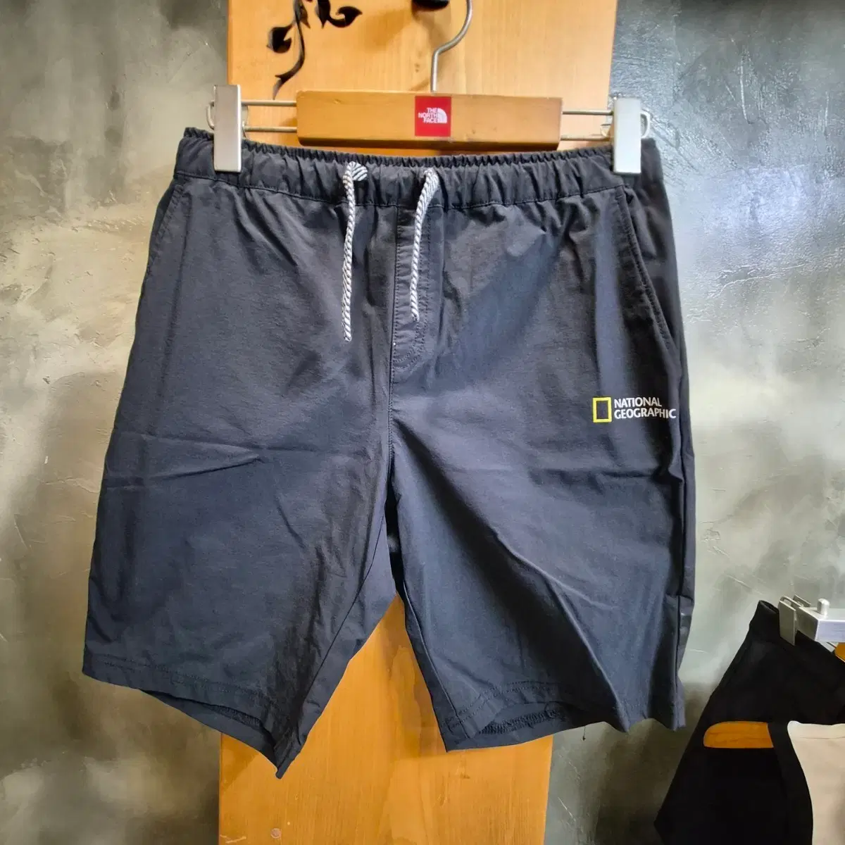 내셔널지오그래픽 반바지 블랙