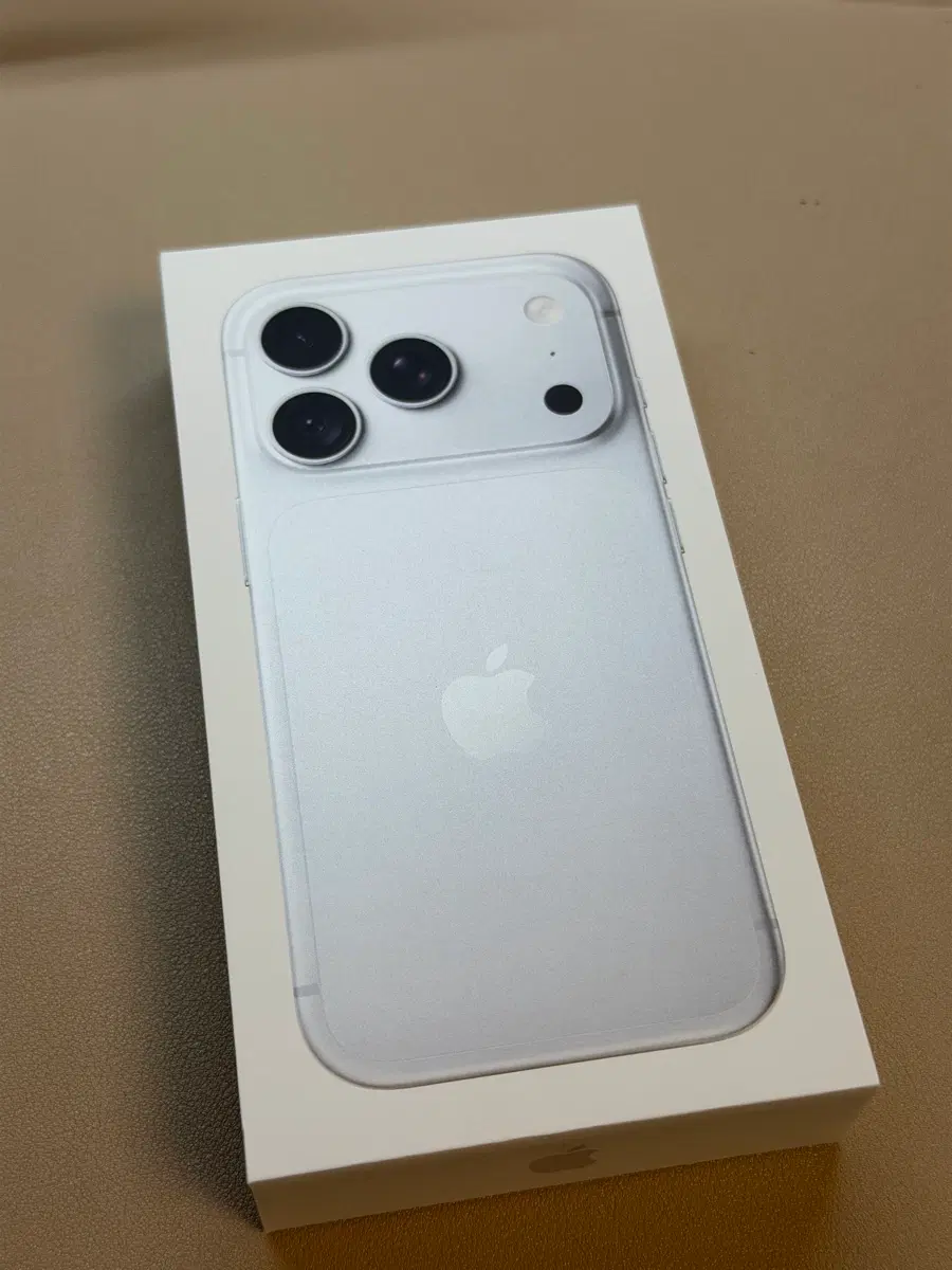 아이폰 18프로 256GB 실버 미개봉