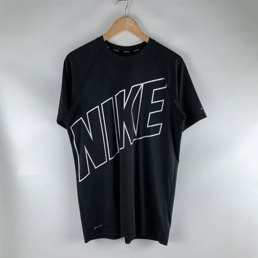 나이키 드라이핏 빅로고 반팔티 L .260919