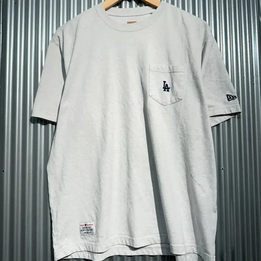 [69/XL(105)] 뉴에라 LA다저스 그레이 포켓 반팔티