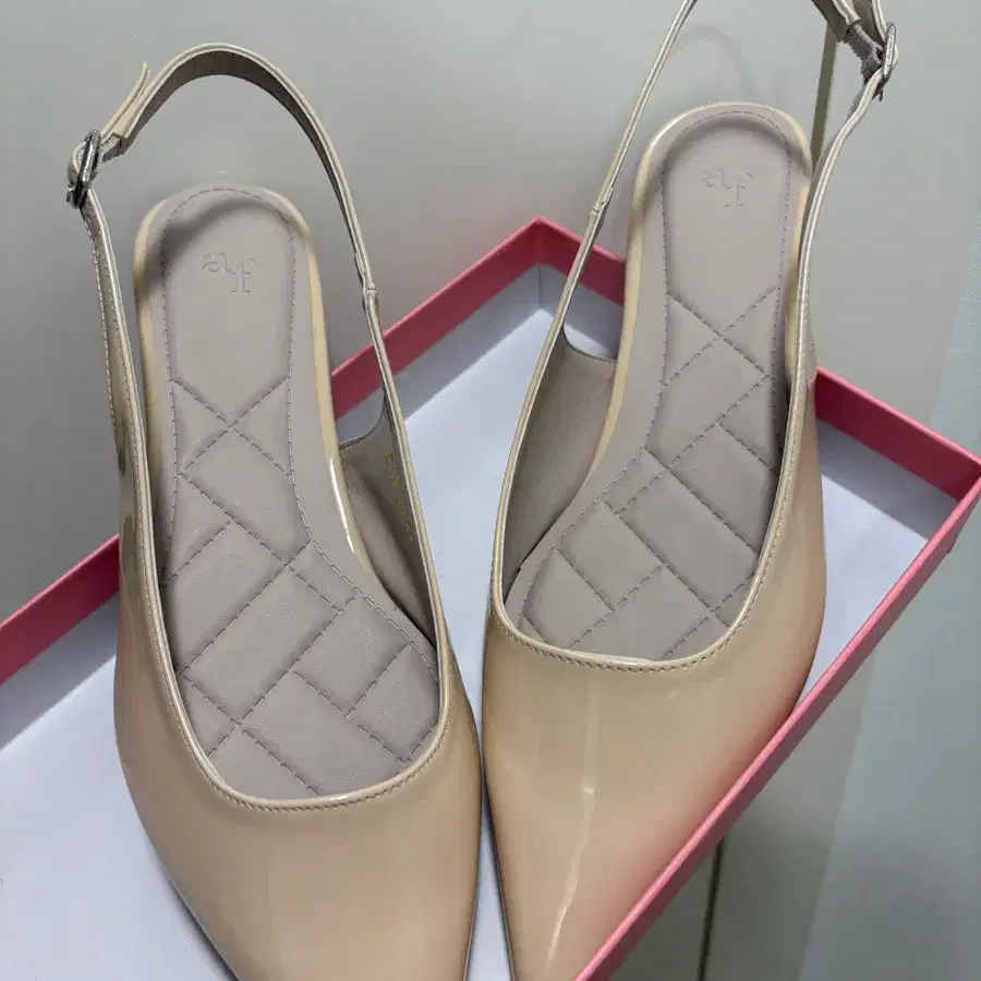 [새상품] 슬링백 힐 1cm 250사이즈