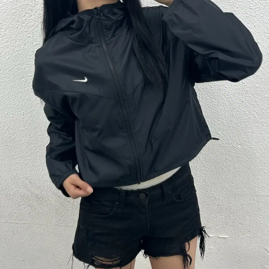 나이키 스우시 블랙 크롭 바람막이 S