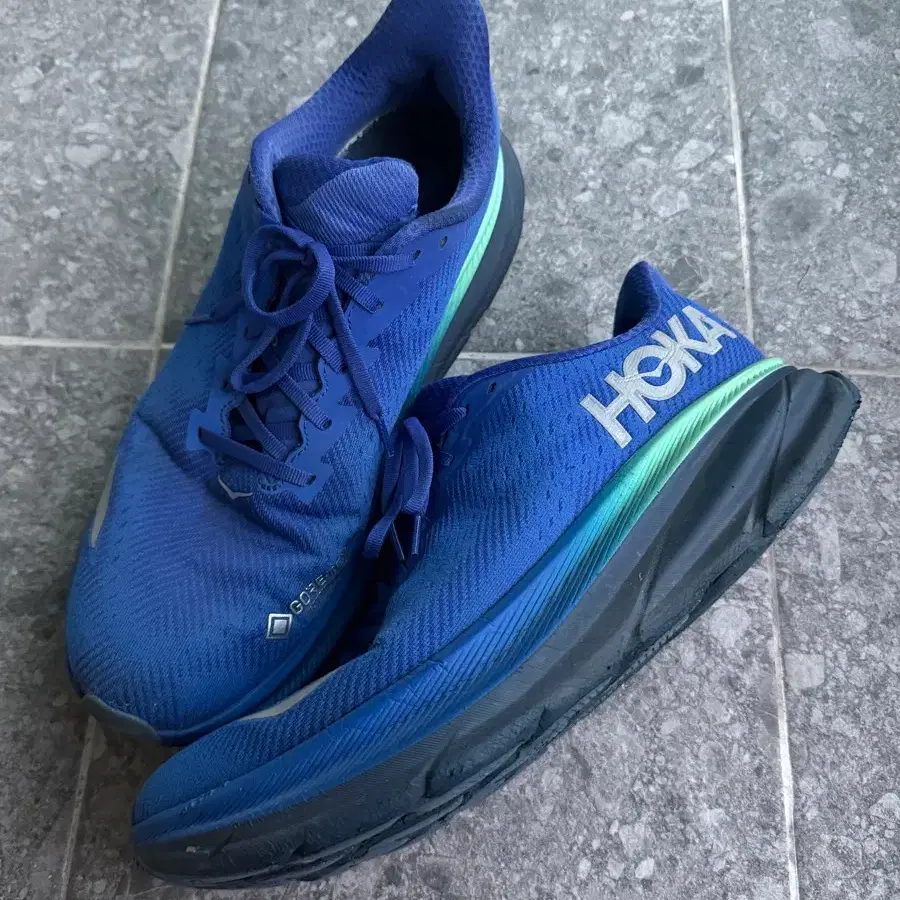 호카오네오네 클리프톤 9 gtx (310)