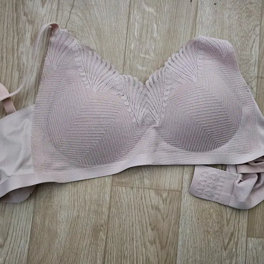 브라렛 핑크 색상 패턴 디자인