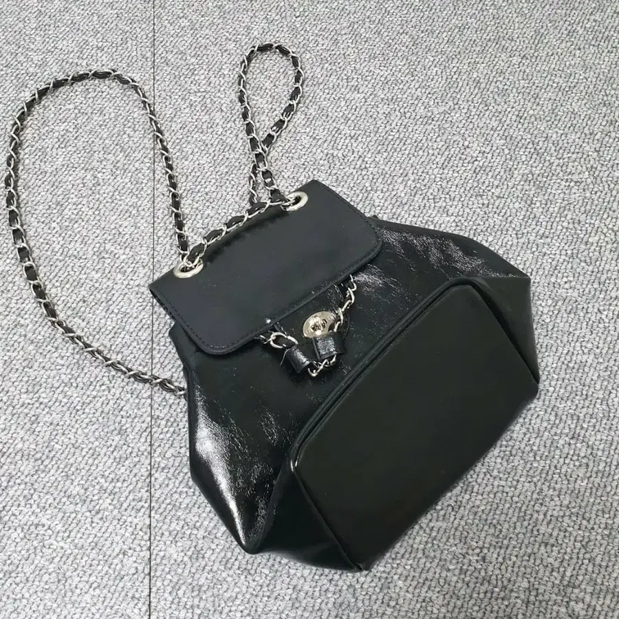 아노에틱 블랙체인 레더 백팩 가방 판매합니다