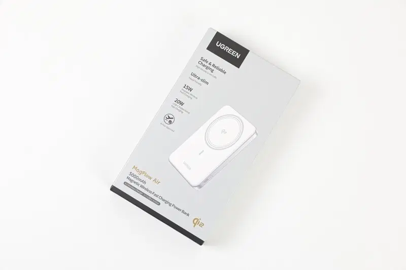 UGREEN 유그린 MagFlow Air PB580 5000mA 맥세이프 보조배터리 판매합니다.
