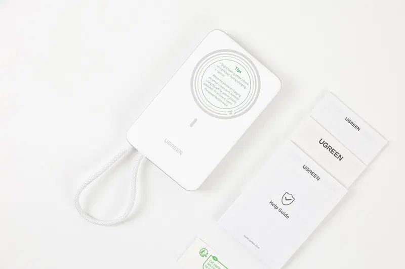 UGREEN 유그린 MagFlow Air PB570 10000mA 맥세이프 보조배터리 판매합니다.