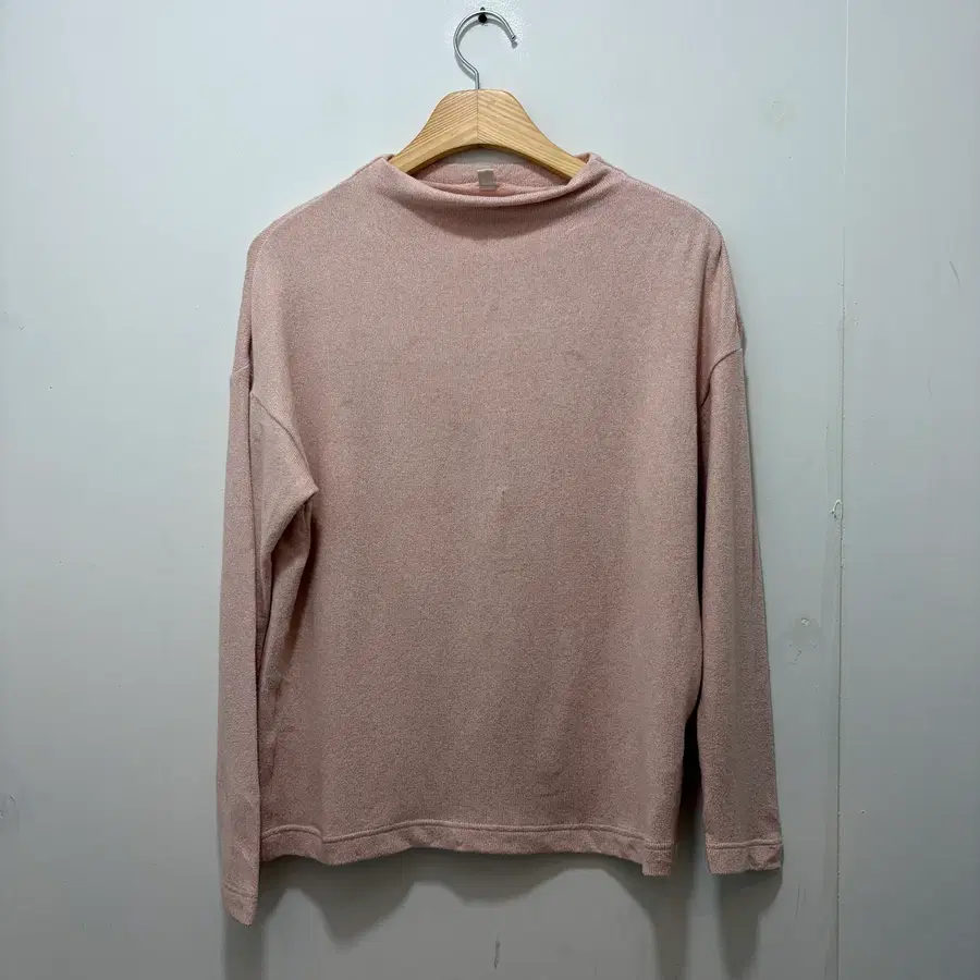 Uniqlo 유니클로 모크넥 긴팔 티셔츠 연핑크 (여성M)