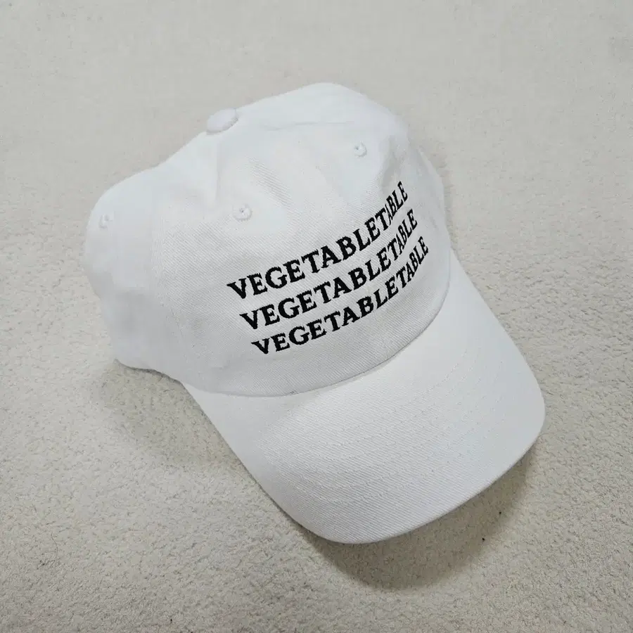 배지터블테이블 화이트/브릭/베이지 볼캡 급처