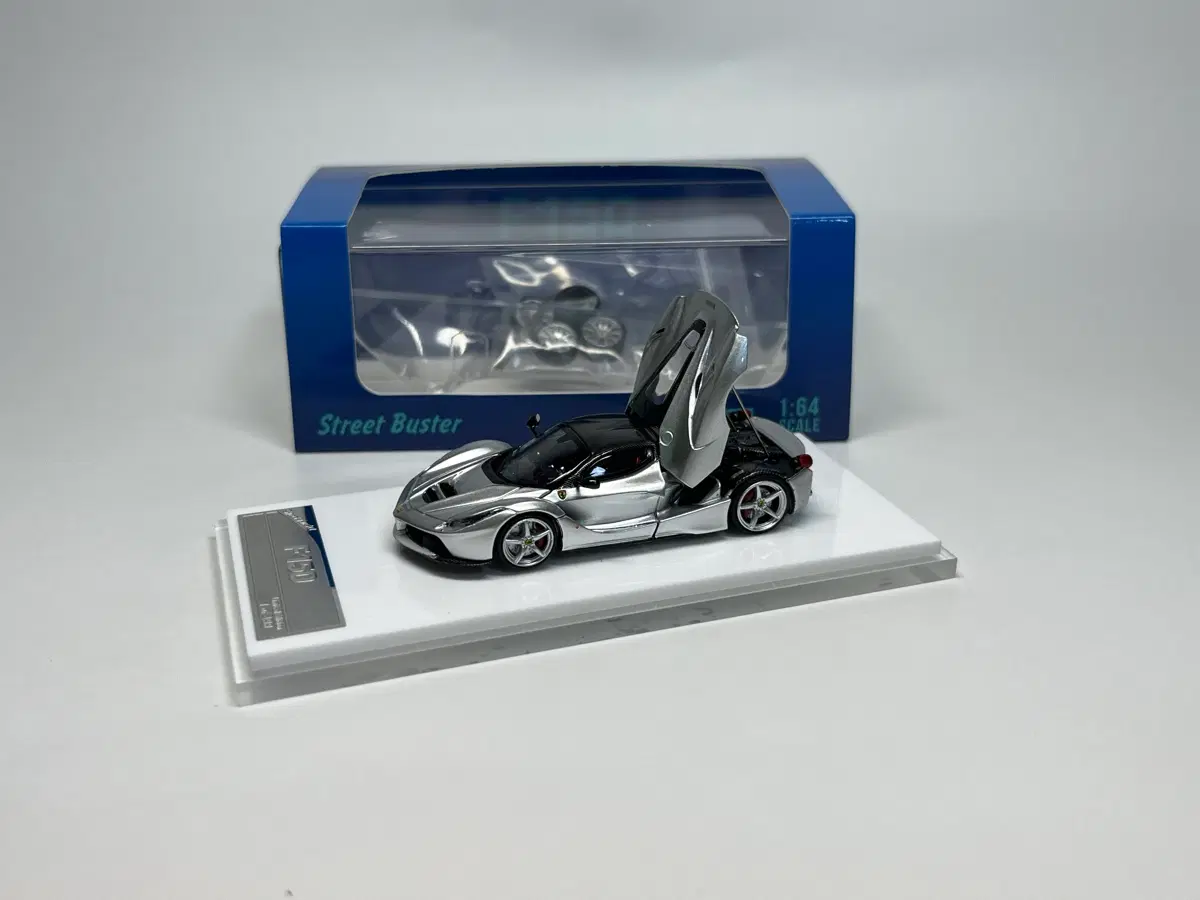 스트리트버스터 1:64 페라리 라페라리 실버