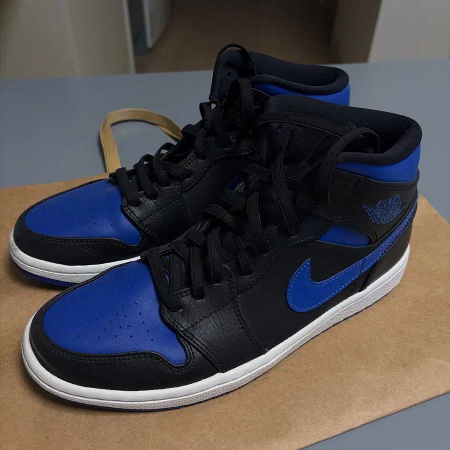 나이키 조던1 미드 하이퍼로얄 블루 265
