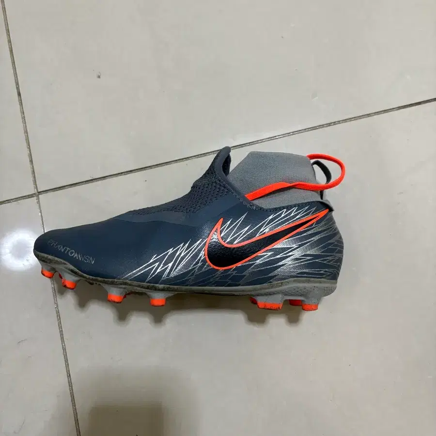 나이키 팬텀 비전 아카데미 DF FG/MG 축구화