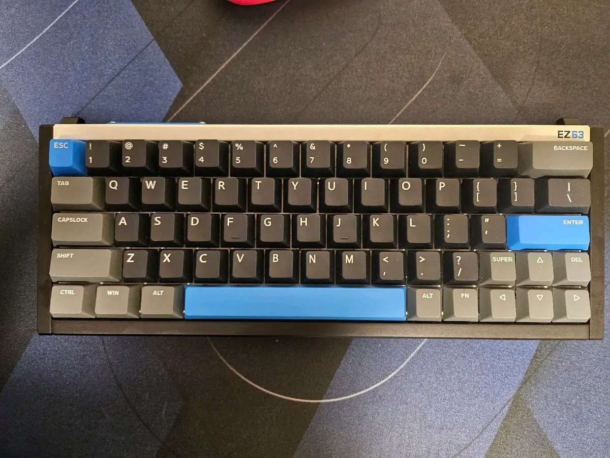 Iqunix EZ63 키보드 팝니다