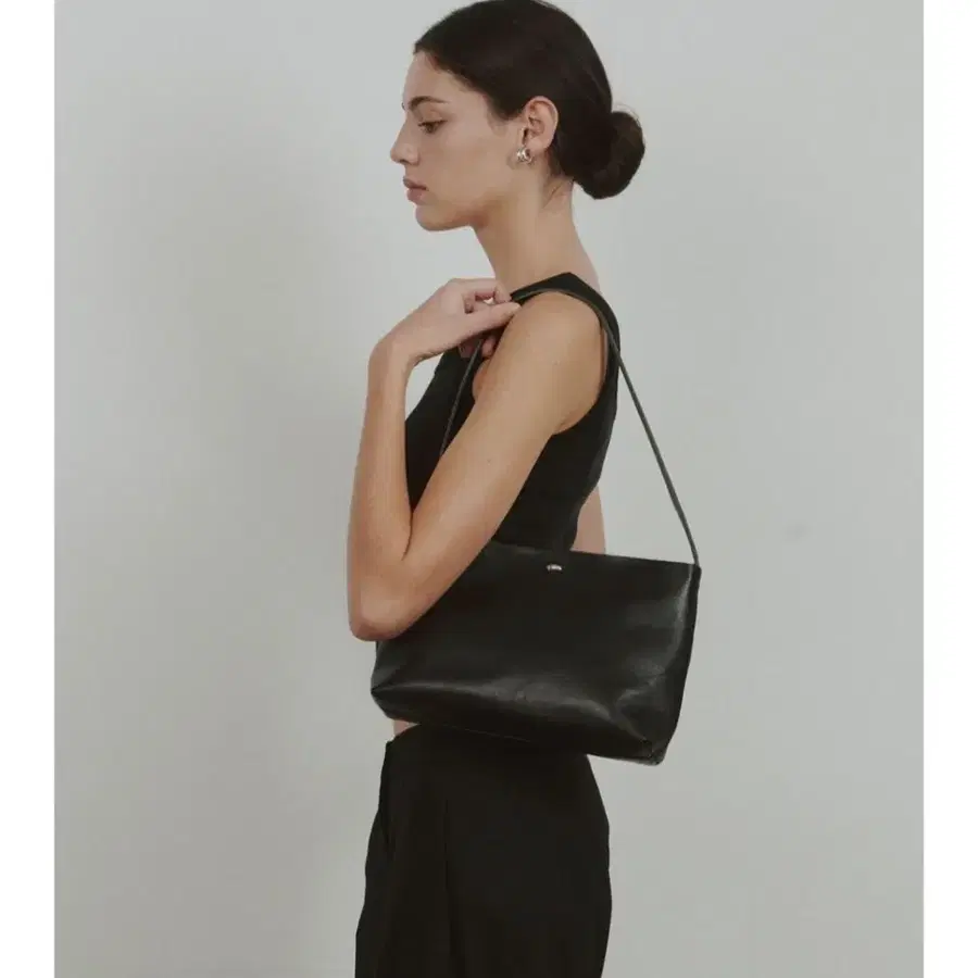 세포세이 OVAL MINI LEATHER BAG 미니 레더백