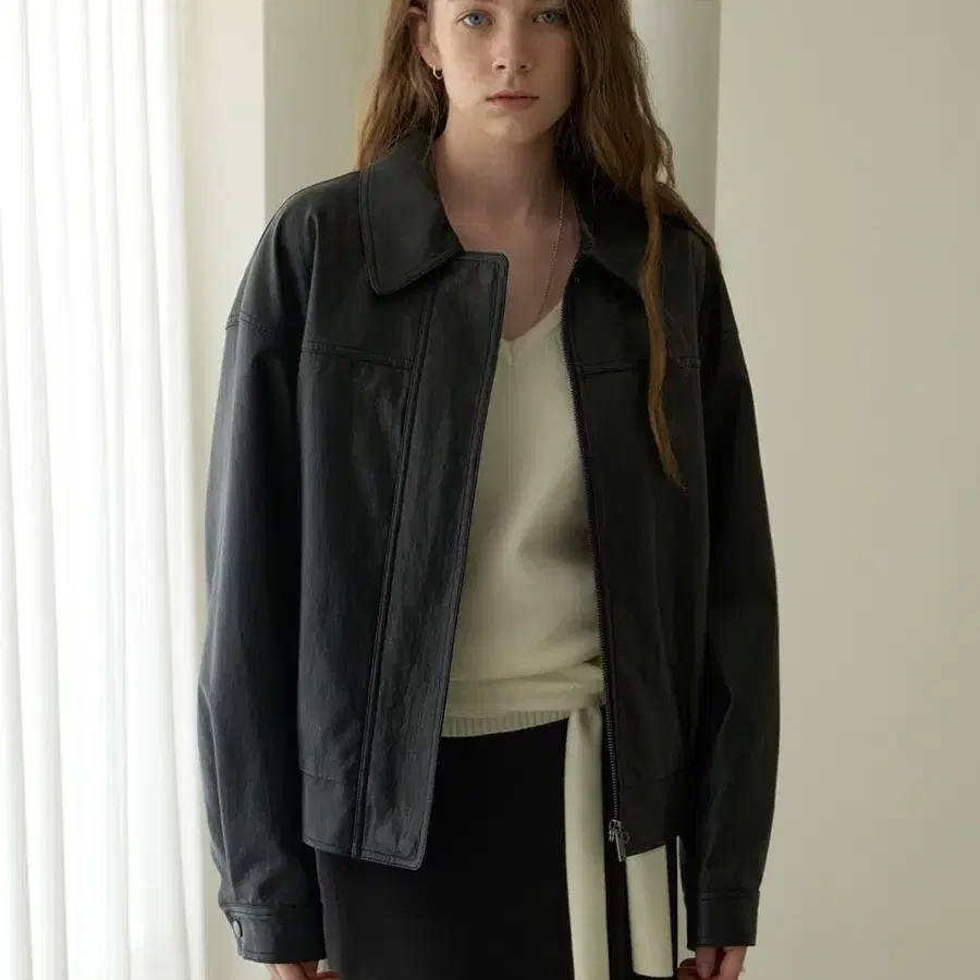 [새제품] 어몽 가죽 레더 점퍼 A FAUX LEATHER JUMPER
