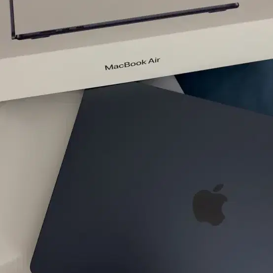 맥북 15 M5 16GB 512GB 미드나잇 새제품급