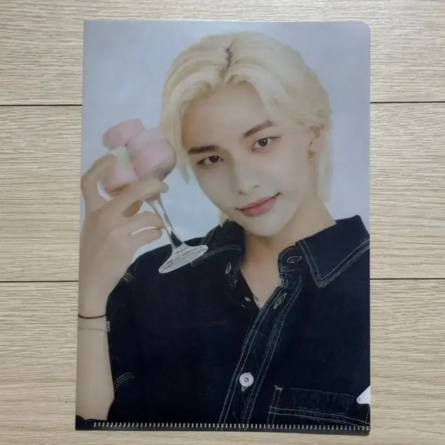 스트레이키즈 현진 일본 Family Mart 엘홀더