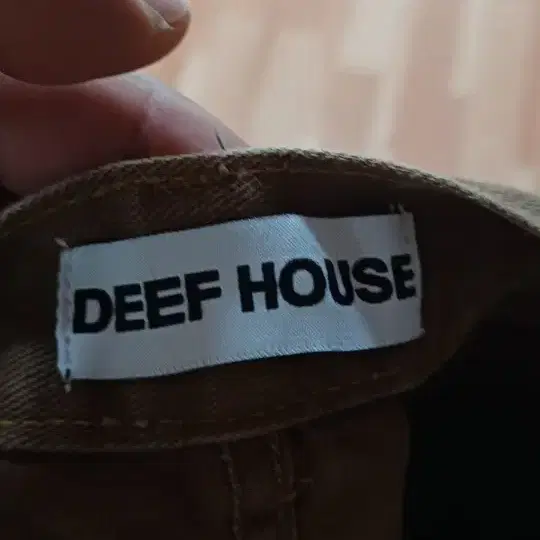 DEEF HOUSE의 브라운 코듀로이 팬츠예요.
