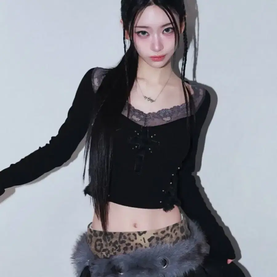 라뇨 체리퀴리 크로스 패치 레이스 슬리브 블랙 플노팔코이세이오락케이크스컬프터애즈온크랭크글로니