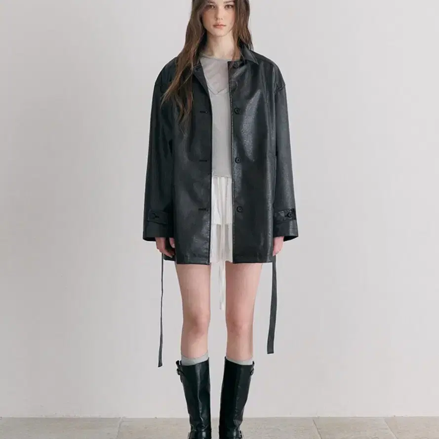 [새제품] 에트몽 레더 하프 자켓 Faux Leather Half Jacket