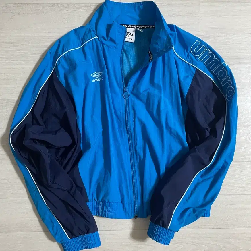 엄브로 umbro 크롭 나일론 쟈켓